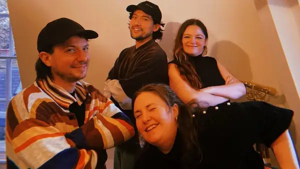 Die romantische Komödie von Netflix von Lena Dunham fügt Megan Stalter hinzu und Will Sharpe