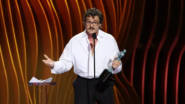 Pedro Pascal sagt, er sei ein kleiner Betrunkener und akzeptiert den SAG -Preis: Ich bin lächerlich, aber vielen Dank!