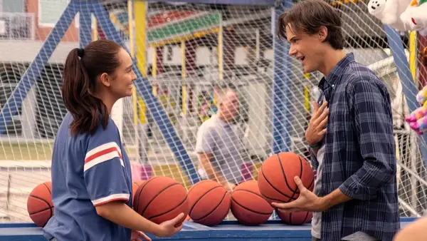 Lola Tung and Chris Briney in 