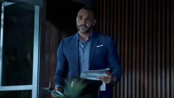 Daniel Sunjata in Echoes