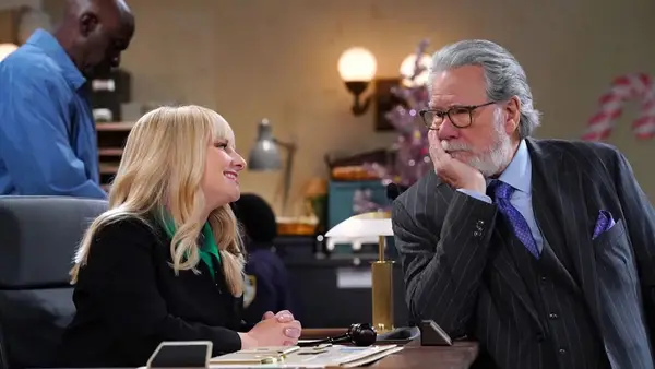 La estrella de la Corte Nocturna, Melissa Rauch, desglosa la temporada 2 de la Paternidad Cliffhanger, espera para la temporada 3