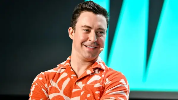 Brian Jordan Álvarez Comedy English Professor bei FX bestellt