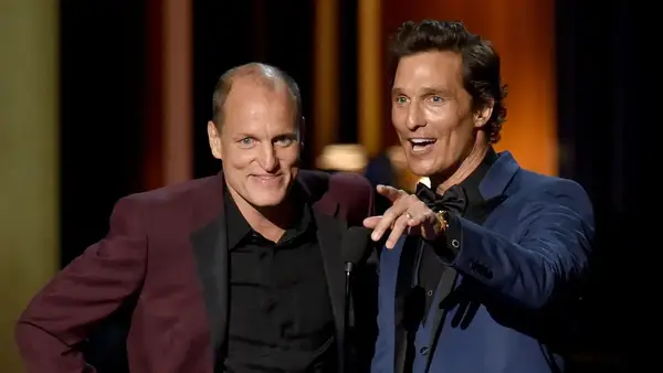 Matthew McConaughey rivela il titolo della serie comica di Apple TV con Woody Harrelson e una storia di sfondo selvaggio