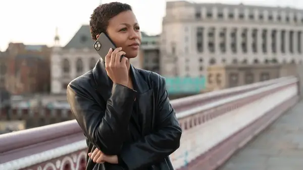 Staffel 3 der Branche: Kit Harington macht den geschäftlichen Thron auf den ersten Fotos