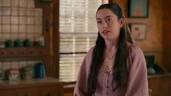 Anneliese Judge as Annie Sullivan