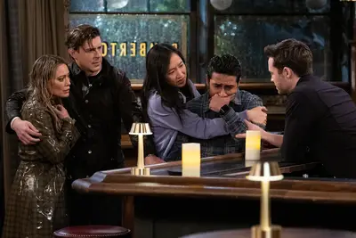 Hilary Duff as Sophie, Chris Lowell as Jesse, Tien Tran as Ellen, Suraj Sharma as Sid, and Tom Ainsley as Charlie on 