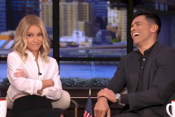 Kelly Ripa et Mark Consuelos conviennent qu'ils auraient été rebutés l'un par l'autre lors d'une « attraction nue » : nous aurions été éliminés aux pieds