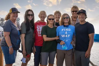 Karly Rothenberg as Dee, director Elizabeth Chai Vasarhelyi, Annette Bening as Diana Nyad, Jodie Foster as Bonnie Stoll, Diana Nyad, Bonnie Stoll, Rhys Ifans as John Bartlett and director Jimmy Chin on the set of NYAD