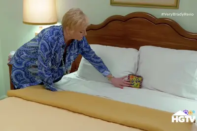 A Very Brady Renovation Eve Plump in Alice