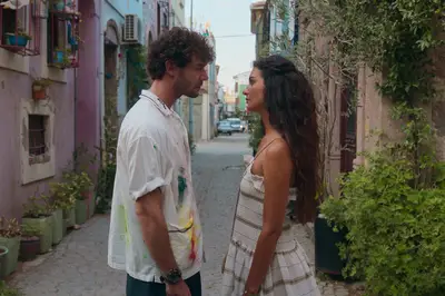 Transfira ou deixe de lado: outro eu, a segunda temporada em Netflix, onde três amigos amam, tragédia e doenças navegam em uma cidade costeira turca