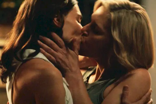 Le grand baiser de l'épisode 8 de Pluribus fait absolument vibrer les fans de Stursia : je n'ai pas de mots