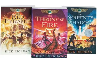 O criador de Percy Jackson, Rick Riordan, diz que a Netflix não avança mais com os filmes de Kane Chronicle