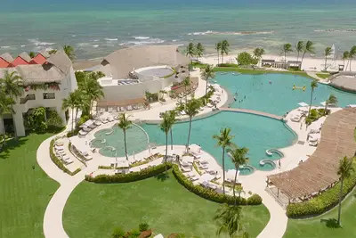 Love Is Blind, Grand Velas resort