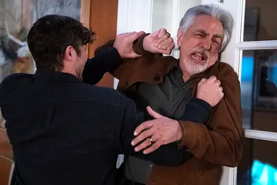 Rossi stirbt am Ende der kriminellen Köpfe: Evolution?