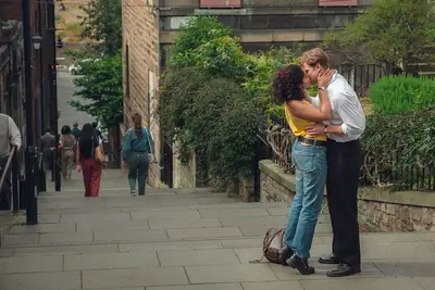 Leo Woodall and Ambika Mod kissing on Netflix