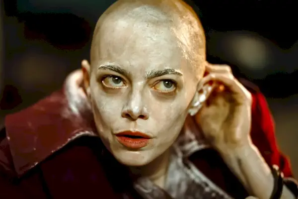 BUGONIA, Emma Stone, 2025.