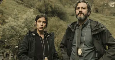 Transmitirlo o omitirlo: Infiesto en Netflix, un thriller de asesino de serie en español hacky ambientado durante los primeros días de Covid