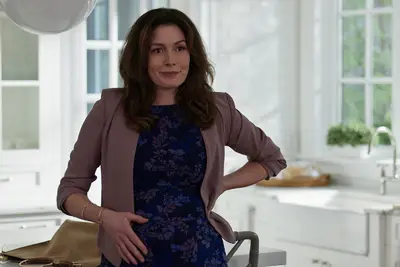 Lauren Hammersley as Charmaine Roberts in 