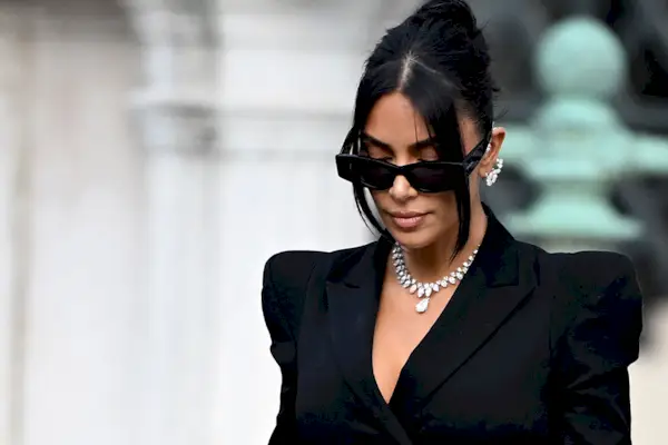 Kanye West acusó a Kim Kardashian de fingir su robo en París para un programa de televisión: eso fue un cuchillo en mi corazón