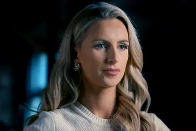 Send ou Íllelo: High: Confissões de uma mula de drogas de Ibiza a Netflix, um documentário sobre como Michaela McCollum se tornou acidentalmente parte de uma rede de contrabando