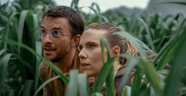 Scarlet Johannson Jonathan Bailey