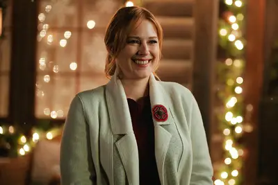 Alexandra Breckenridge as Mel Monroe on 