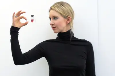 Elizabeth Holmes Getriebehandbuch: Jede Film- und Fernsehsendung des Gründers von Theranos