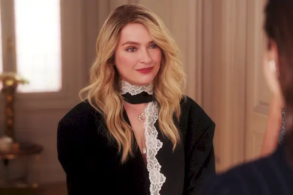 Pourquoi Camille Razat a-t-elle quitté « Emily In Paris » ? Darren Star explique pourquoi Camille n'est pas dans la saison 5