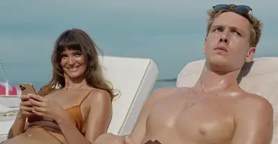 Übertragen Sie es oder lassen Sie es aus: Dreieck der Traurigkeit in Hulu, Ruben Ostlunds Falle der wohlhabenden Elite