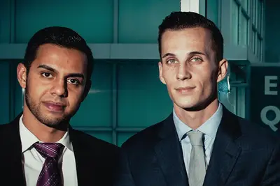 Onde estão Ray Trapani e Sam Sharma, do filme Bitconned da Netflix?