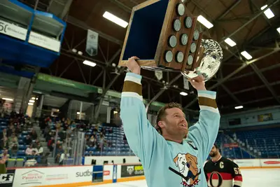 Transfira ou solte: a segunda temporada das colinas de Hulu, com outras piadas sobre o hóquei diretamente do universo concentrado de Letterkenny