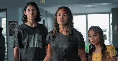 Awake's End ha spiegato: Cosa sta succedendo nel film Netflix di Gina Rodríguez?