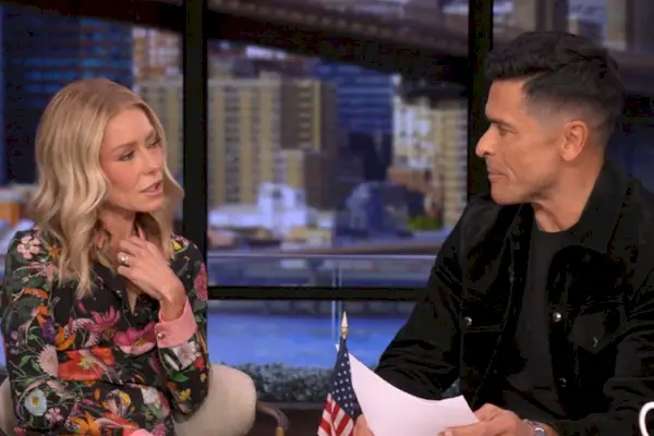 Kelly Ripa und Mark Consuelos schockiert, nachdem sie von einem Arzt gelesen haben, der Menschen über 45 rät, das Schneeschaufeln zu vermeiden: Wir sind zu alt, um unseren Schnee zu schaufeln?