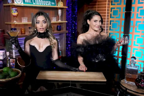 A estrela de ‘Owning Manhattan’, Chloe Tucker Caine, diz que seus colegas de trabalho não acreditaram nos problemas conjugais de Jade Shenker: isso é algo que ela está tentando promover para um enredo?