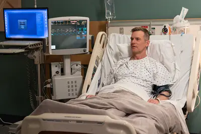 9-1-1 Peter Krause reflexiona sobre la temporada 7 profundamente personal de Bobby y los 118 sobre Cliffhanger