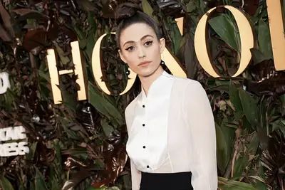 Emmy Rossum faz críticas. Você os paga para se despir na televisão