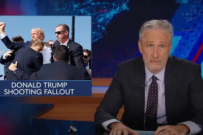 Jon Stewart ofrece un poderoso monólogo de show diario después de un tiroteo aterrador y desorientador de Trump: esquivamos una catástrofe