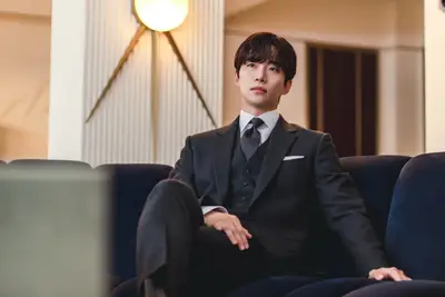 Enviar ou omitir: a cidade de Netflix, onde o herdeiro de uma família de um hotel e um funcionário jovem e ansioso continua a atravessar as ruas