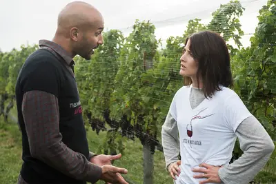 Amigos universitários: muitos sociopatas não coletam outras mulheres no novo e muito ruim Show Netflix