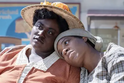 Invia o ometti: il colore viola in Max, nel Fantasia Barrino e Danielle Brooks in una storia importante ma familiare