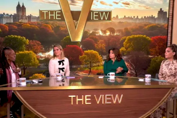 I conduttori di 'The View' discutono se gli attacchi della nave narcoterrorista di Pete Hegseth siano considerati crimini di guerra: qualcuno è responsabile