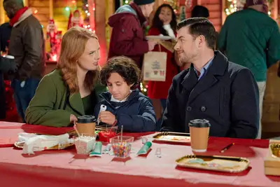 Trasferisci o ometti: i nostri paesi di Natale al marchio, in cui l'arte aiuta a curare il dolore e lasciare spazio per amore