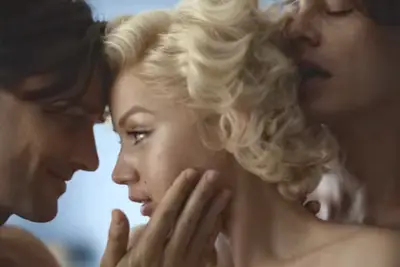 blonde-threesome-scene