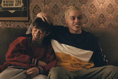 Pete Davidson pregou o homem trágico e eterno do homem em grande juventude
