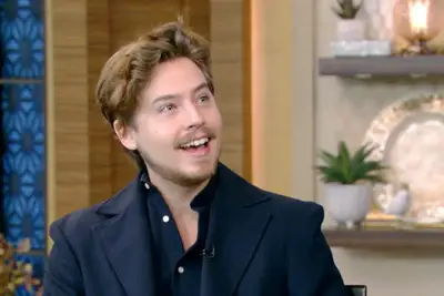 Cole Sprouse erinnert sich an die Kindheit der Kindheit von Friends 'Co -Star, Jennifer Aniston, in Live: Er war auf ihren Fersen auf ihr