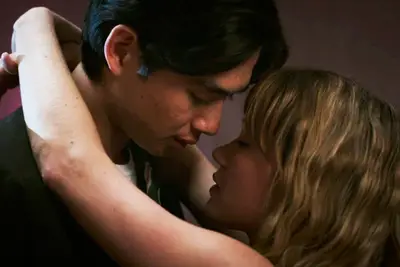 Sean Kaufman as Steven and Rain Spencer as Taylor in 