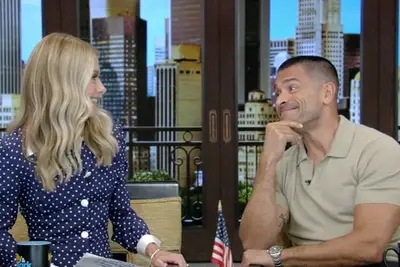 Kelly Ripa se sorprendió en Live después de que Mark Consuelos afirma que deberían comenzar a pensar en sus nombres de abuelos: ¿por qué, ha escuchado algo?