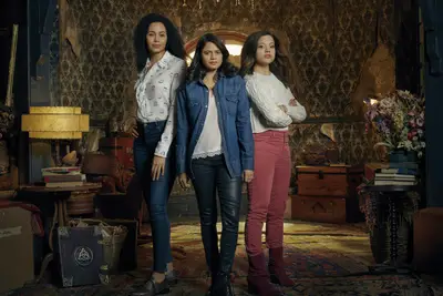 Ici, nous vous montrons comment vous pouvez voir le redémarrage de Charmed Online