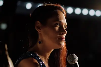 Wer ist Teal Swan, der spirituelle Führer im Zentrum des Dokumentarfilms The Deep End on Hulu?