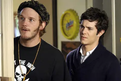 Chris Pratt compartilha um fato interessante sobre o set de uma cena nua no O.C. Com Adam Brody